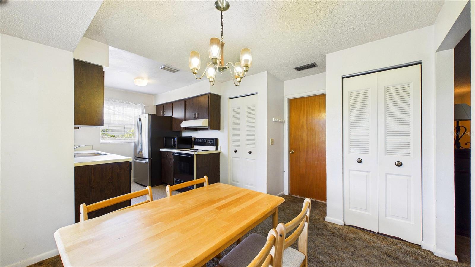 Image 4 of 21 For 711 Regent Circle S