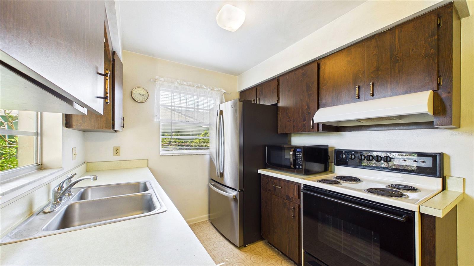 Image 6 of 21 For 711 Regent Circle S