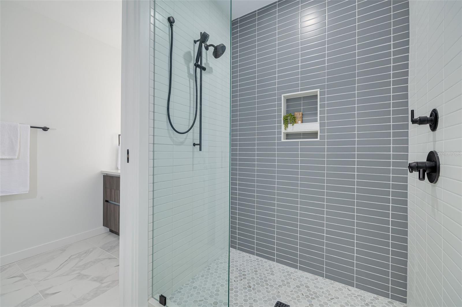 Image 17 of 21 For 777 3rd Avenue N 1104