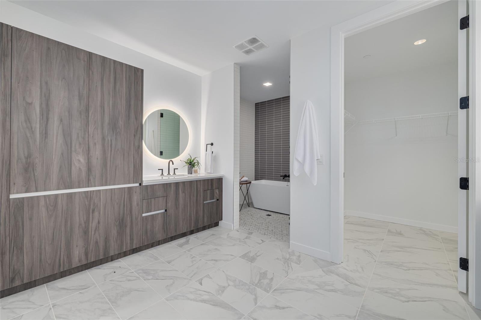 Image 18 of 21 For 777 3rd Avenue N 1104