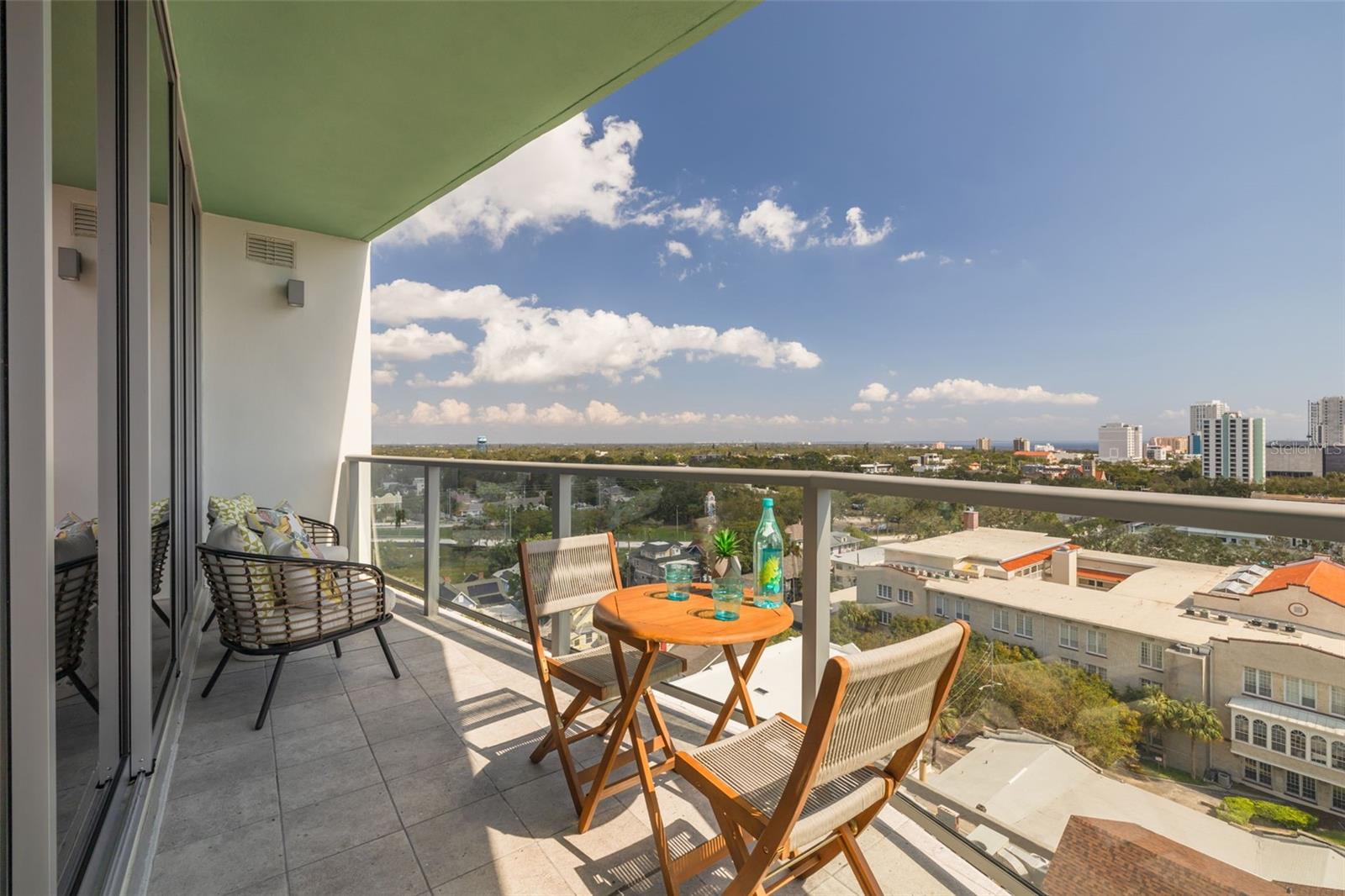 Image 4 of 21 For 777 3rd Avenue N 1104