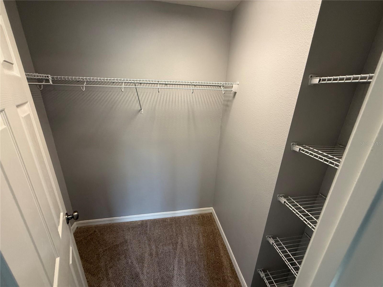 Listing photo id 11 for 7127 Summer Holly Place