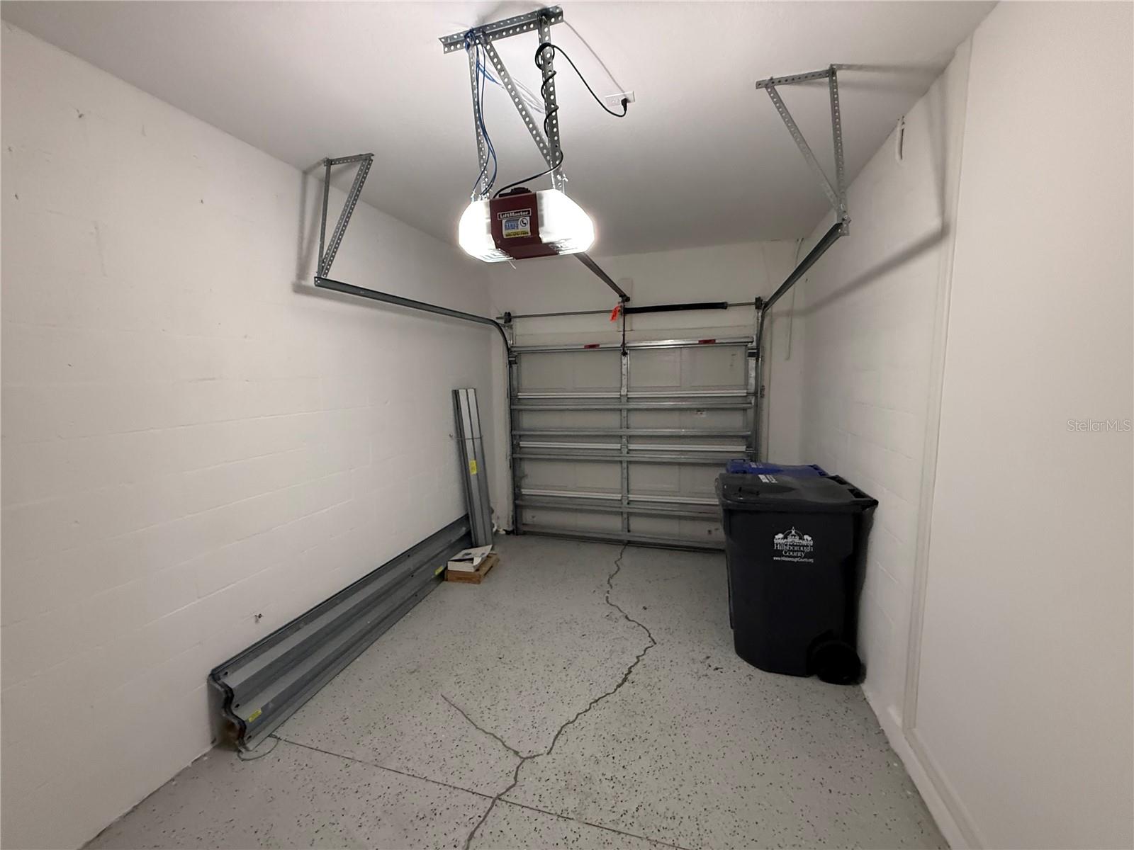 Listing photo id 16 for 7127 Summer Holly Place