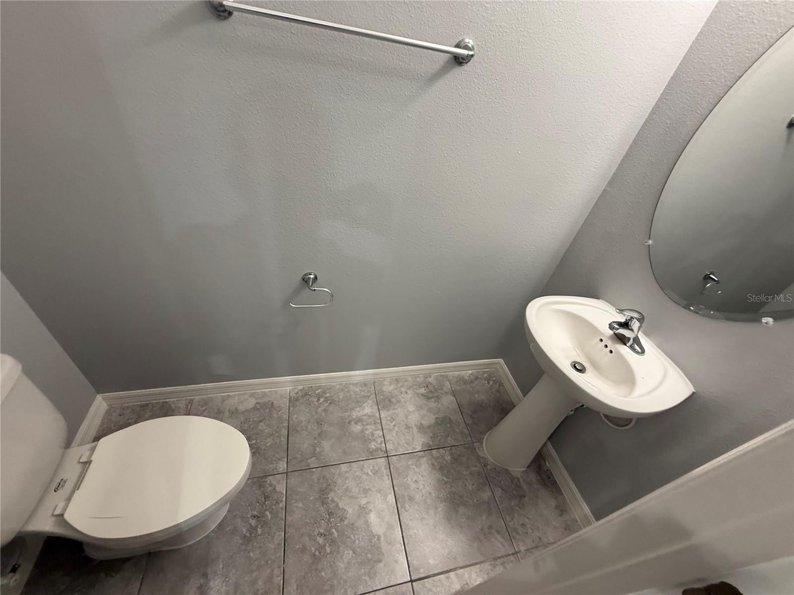 Listing photo id 7 for 7127 Summer Holly Place