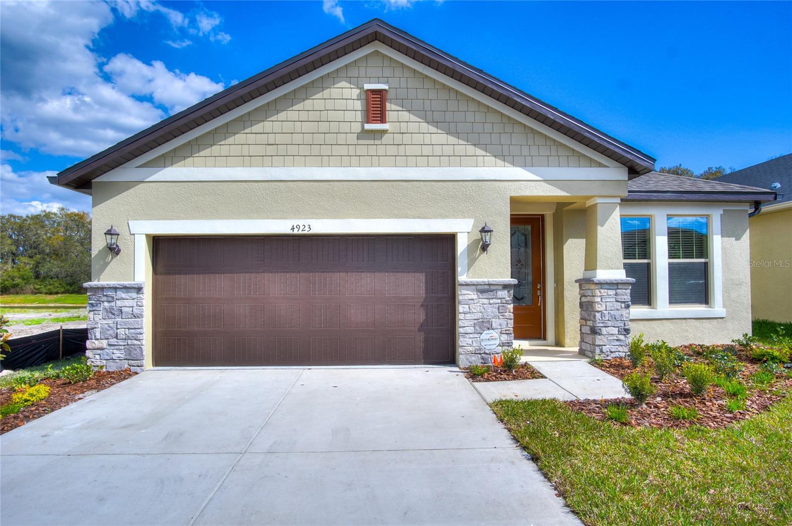Details for 4923 Rolling Green Drive, WESLEY CHAPEL, FL 33543