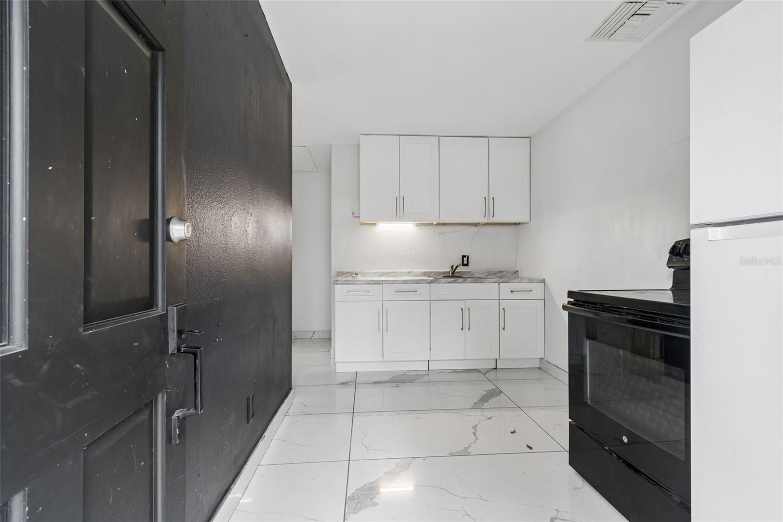 Image 23 of 46 For 10110 Lantana Avenue