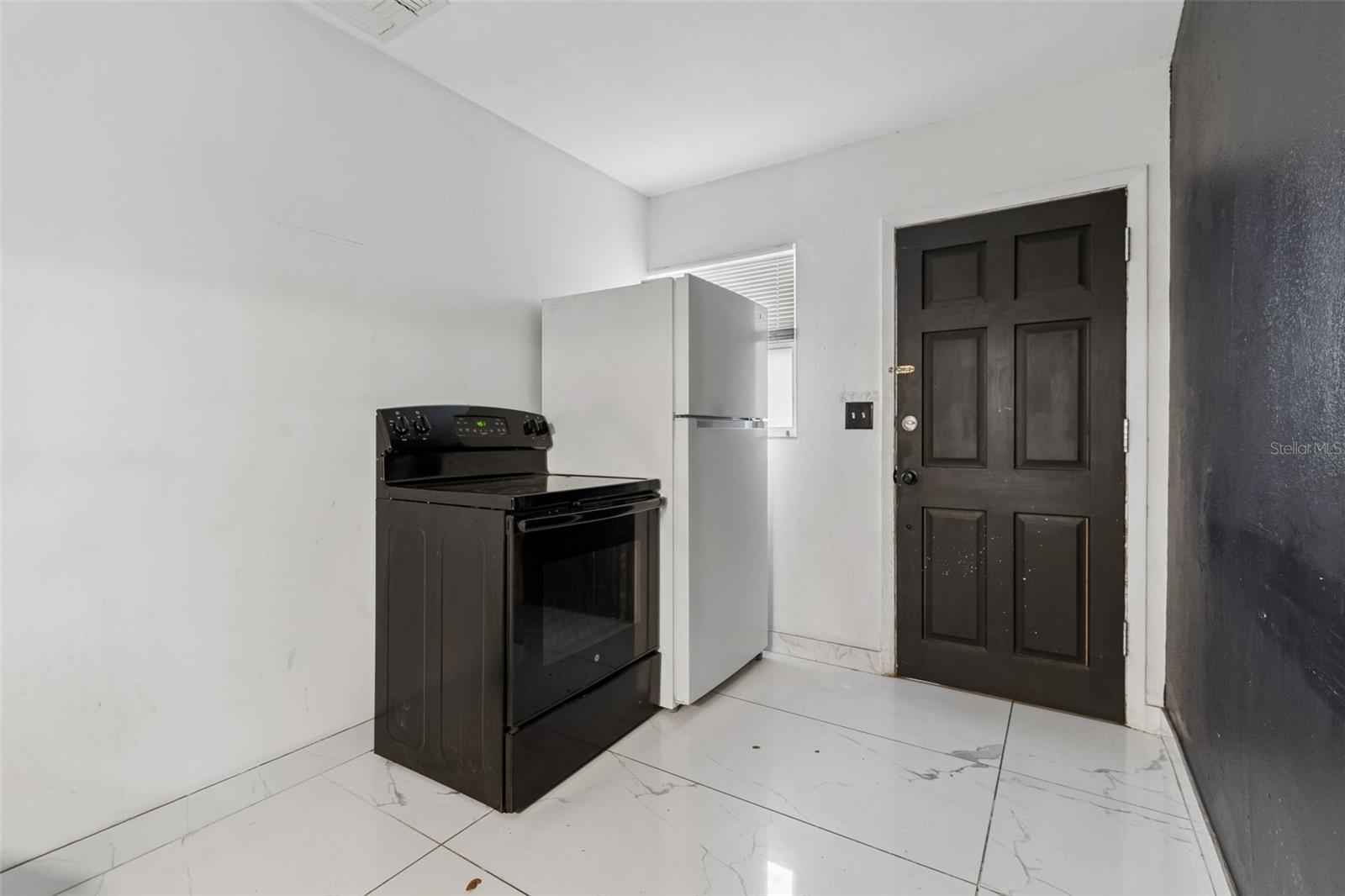 Image 25 of 46 For 10110 Lantana Avenue