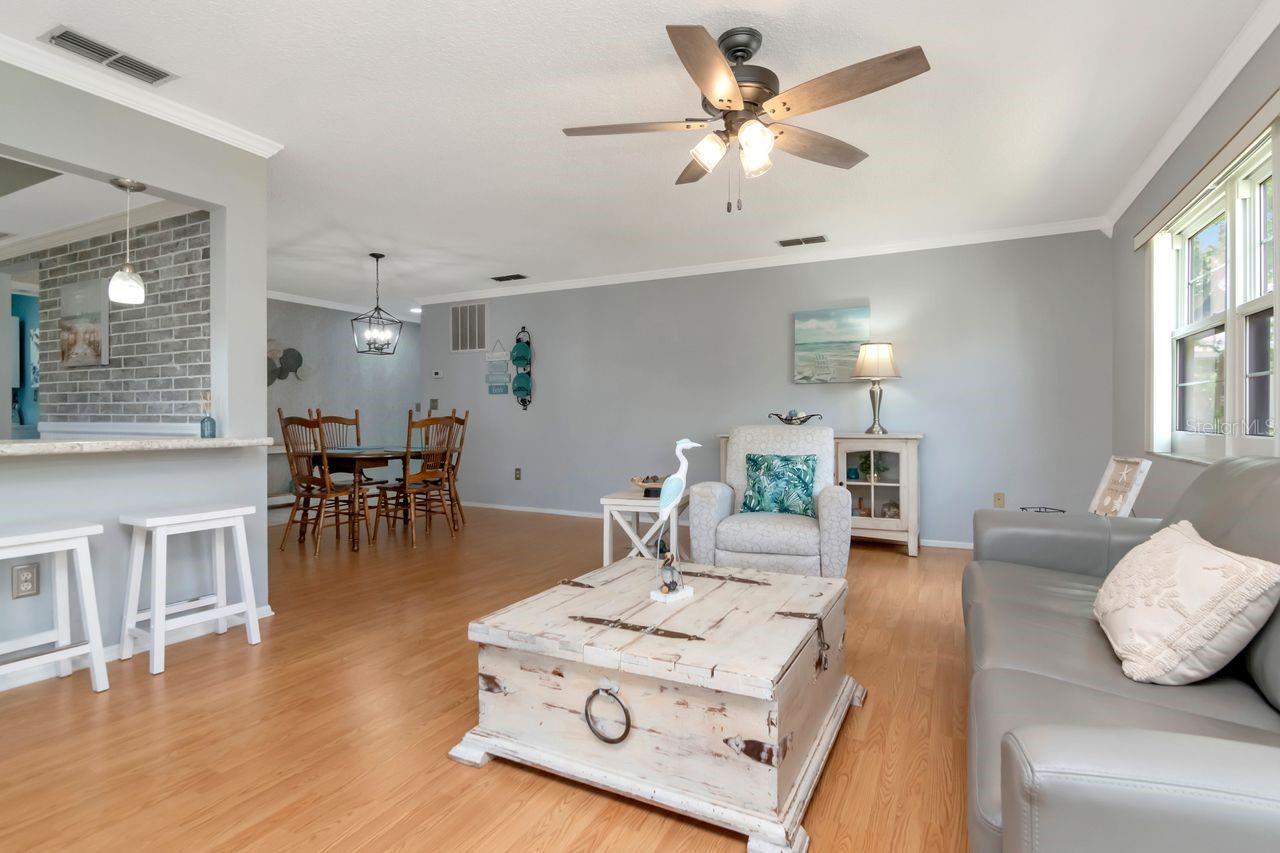 Image 12 of 39 For 6070 80th Street N 215