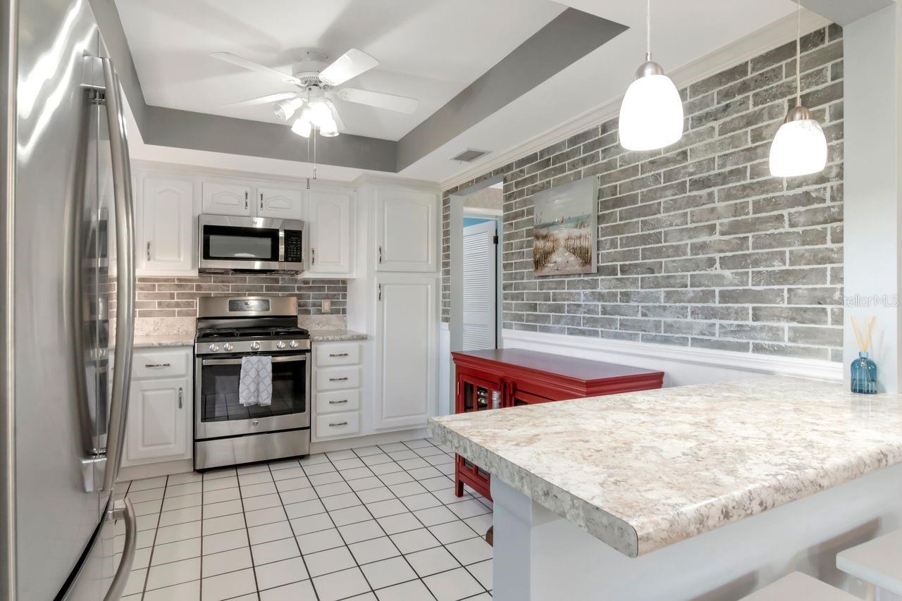 Image 15 of 39 For 6070 80th Street N 215