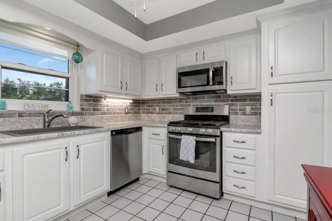 Image 17 of 39 For 6070 80th Street N 215