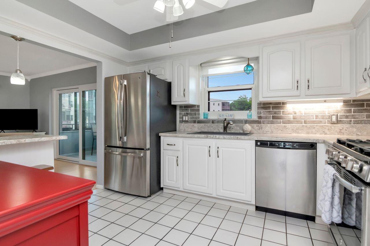 Image 18 of 39 For 6070 80th Street N 215