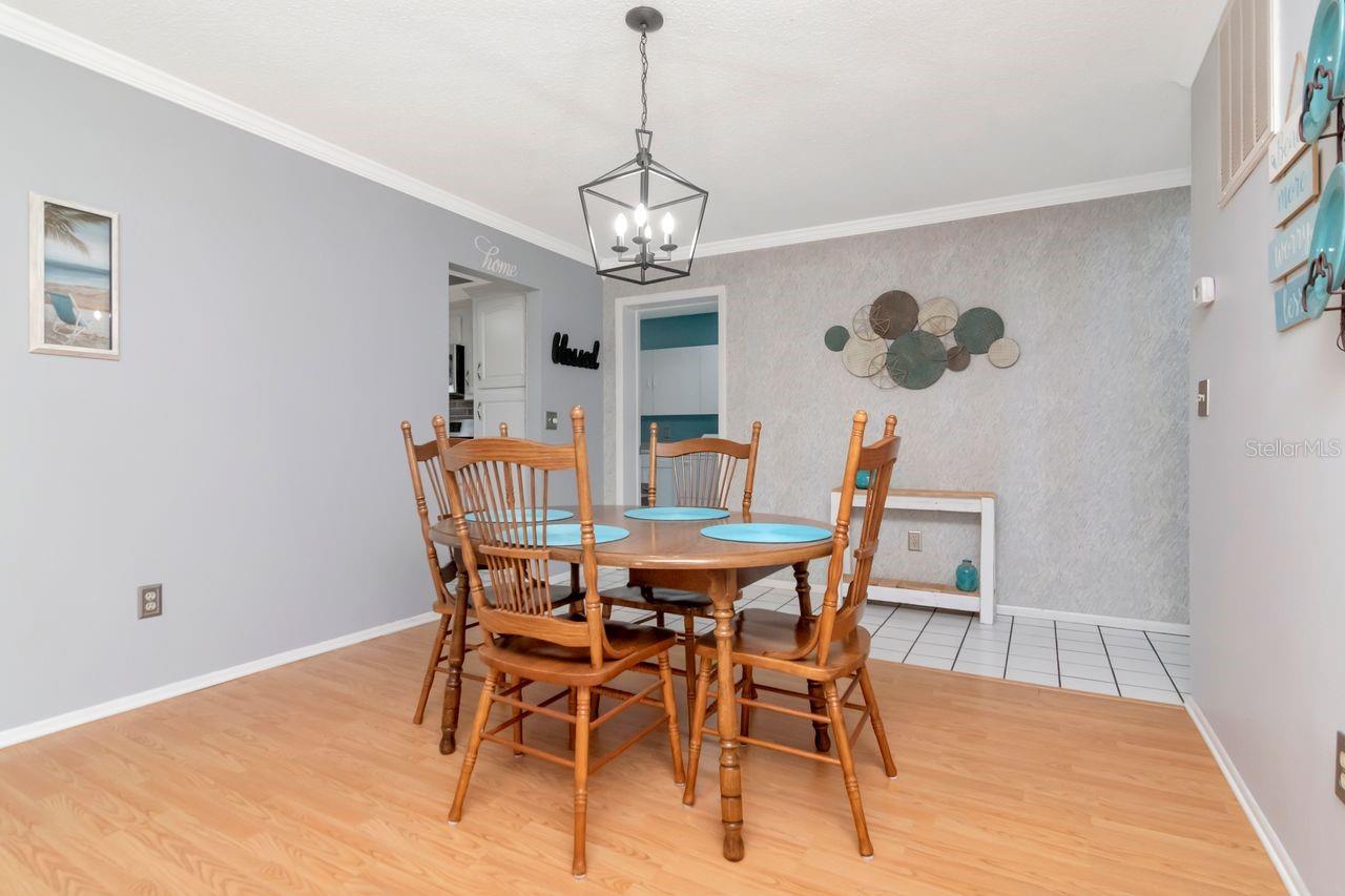 Image 7 of 39 For 6070 80th Street N 215