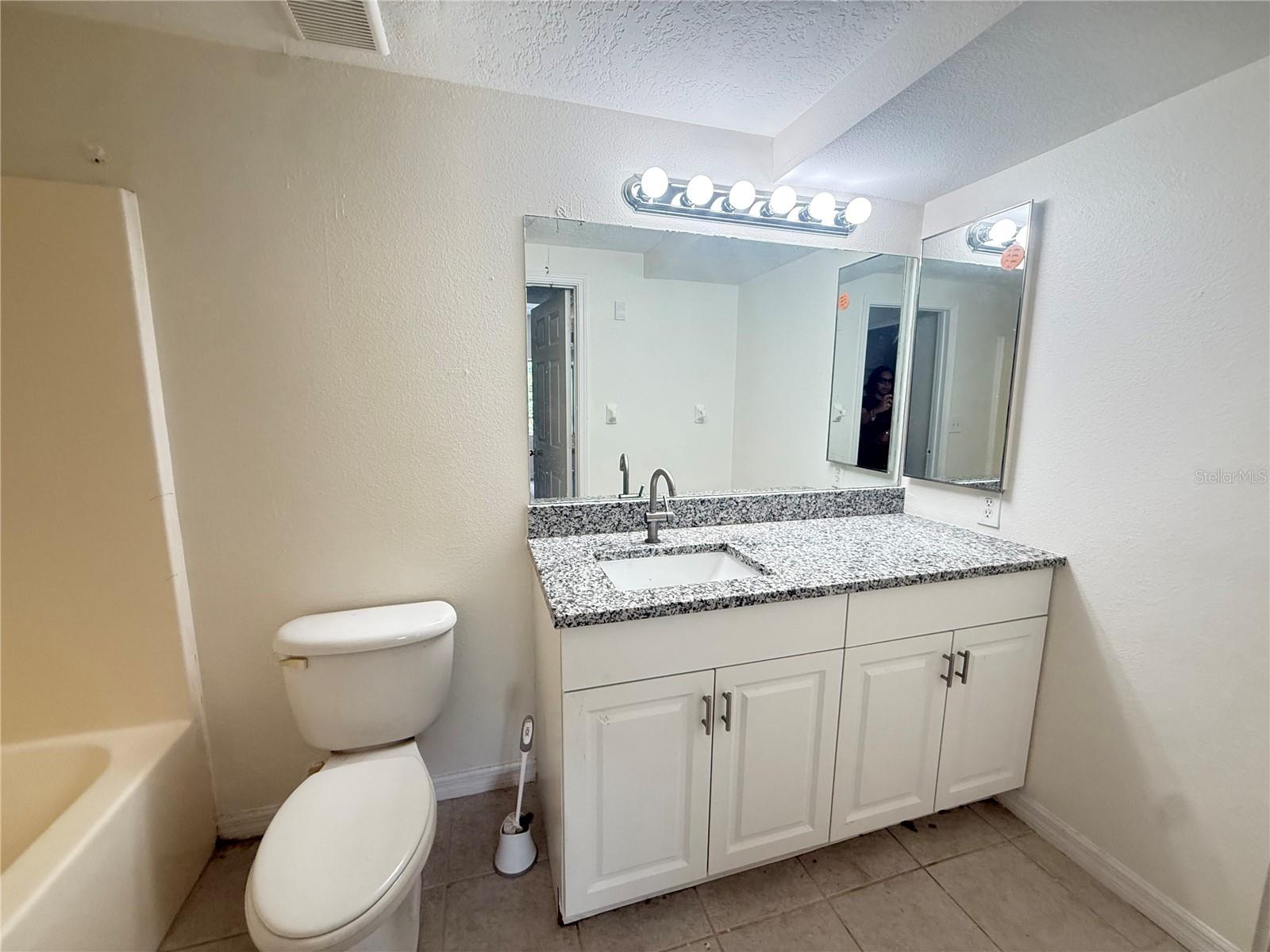 Image 21 of 31 For 9524 Newdale Way 101