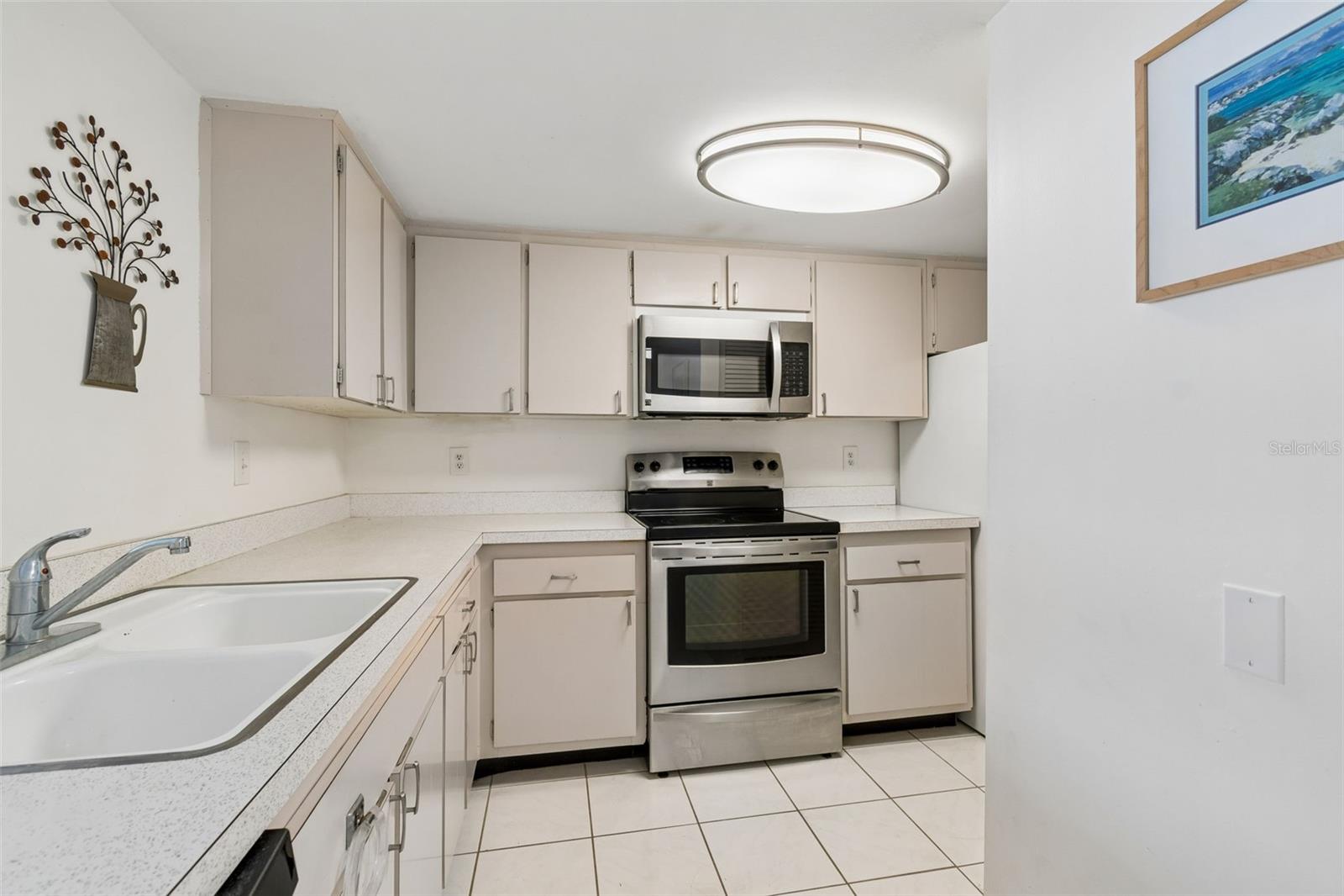 Image 10 of 58 For 2944 Bay Drive 106