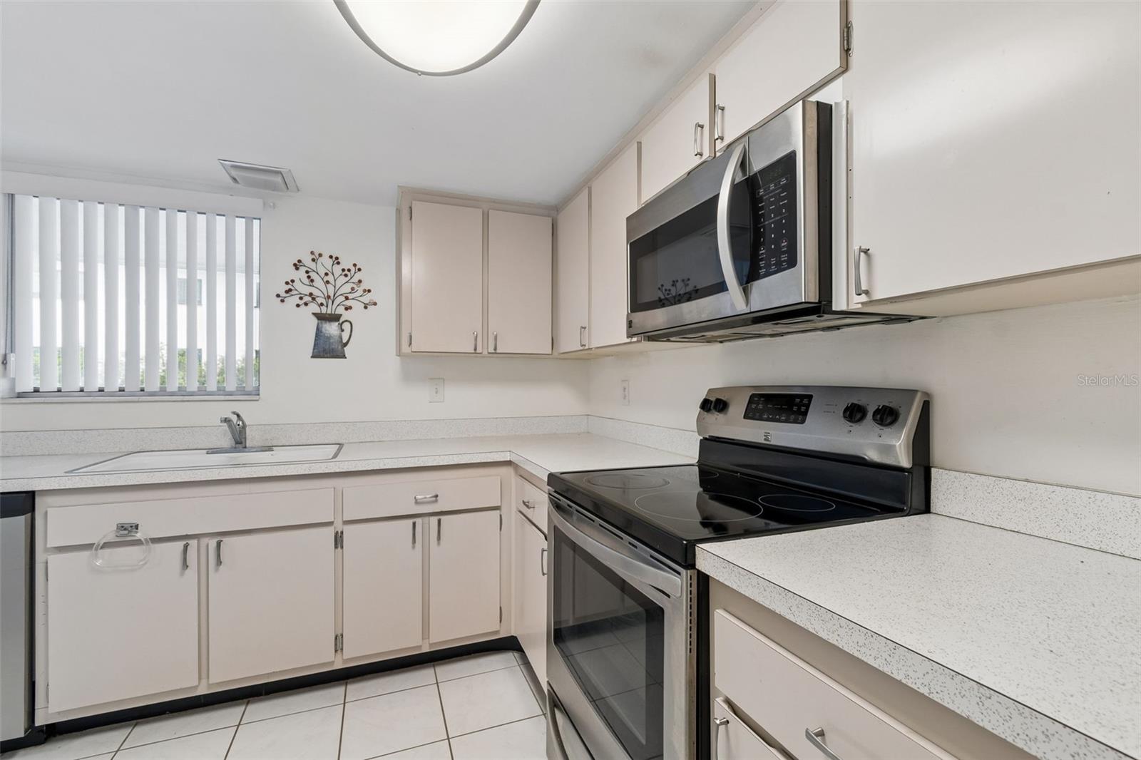 Image 14 of 58 For 2944 Bay Drive 106