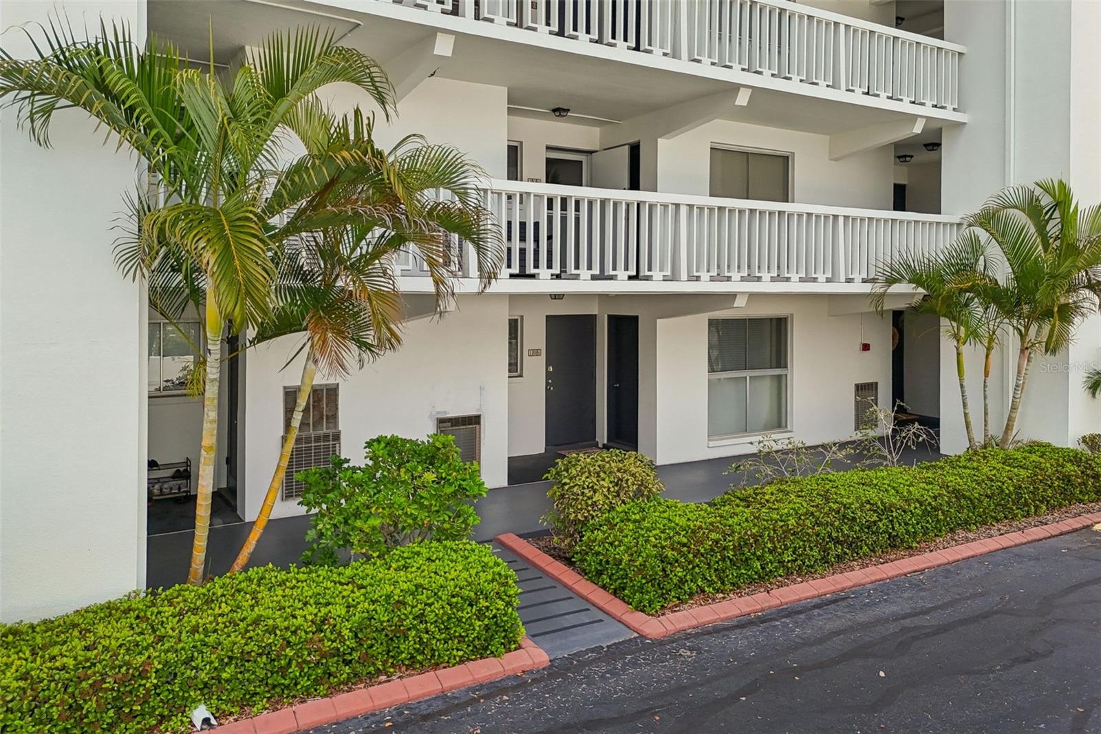 Image 4 of 58 For 2944 Bay Drive 106