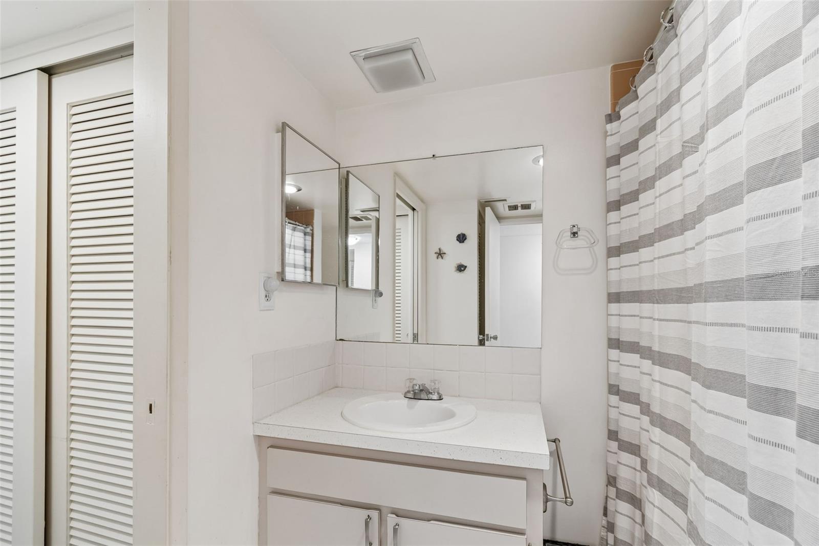 Image 44 of 58 For 2944 Bay Drive 106