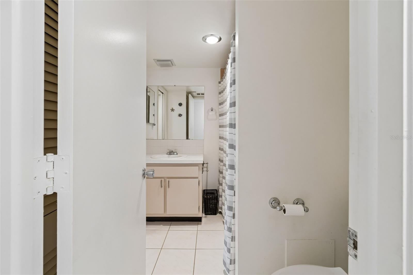 Image 45 of 58 For 2944 Bay Drive 106