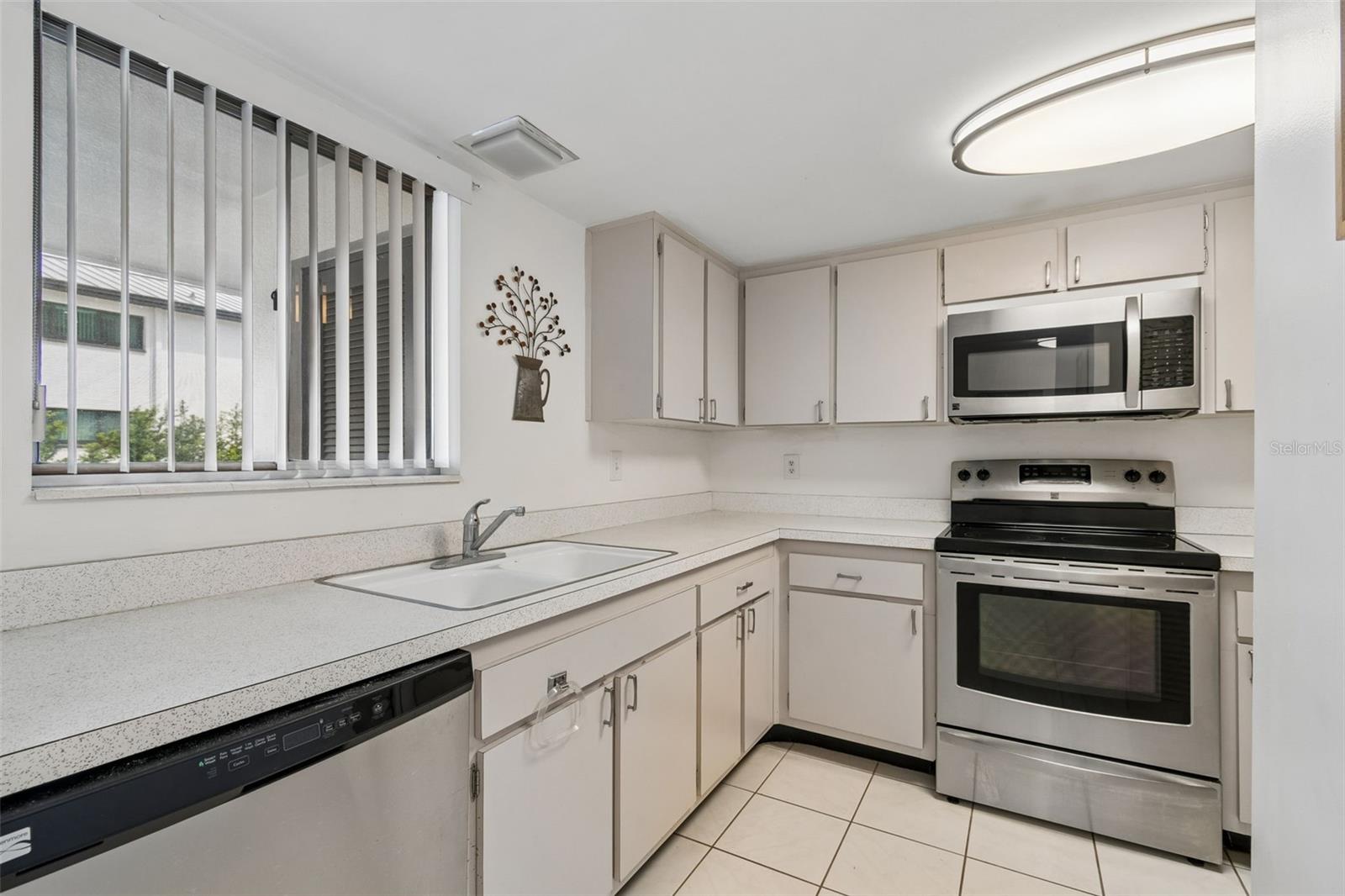 Image 9 of 58 For 2944 Bay Drive 106