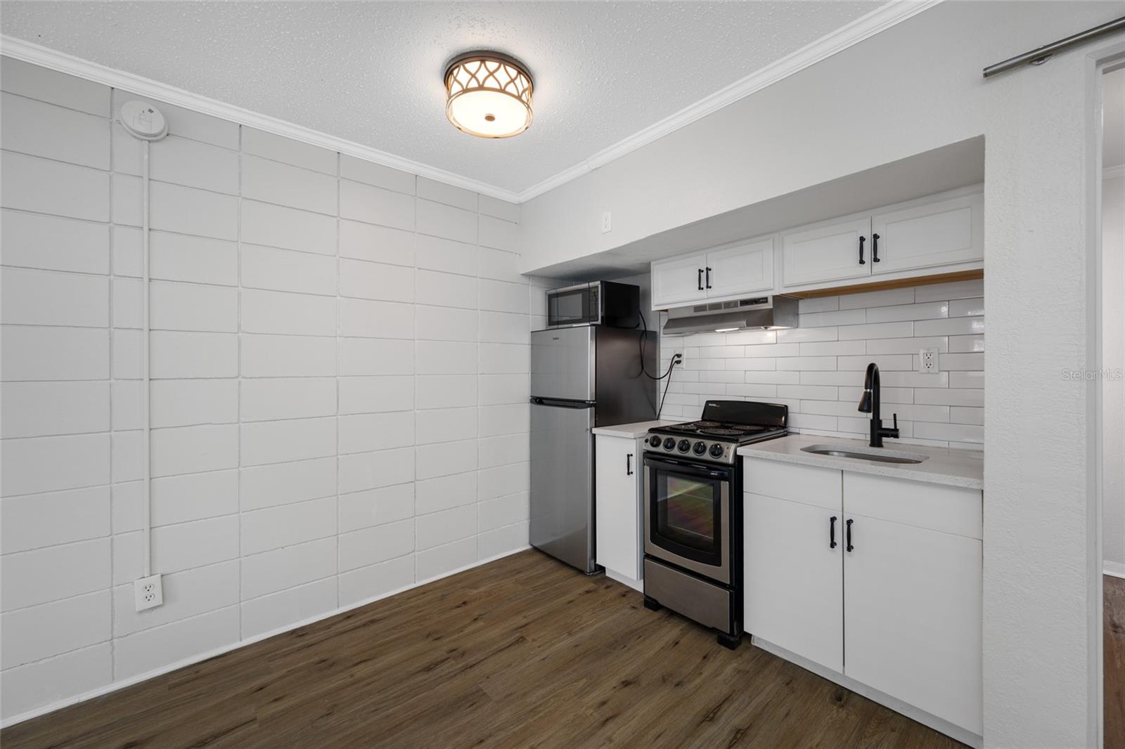 Image 23 of 35 For 425 2nd Street N