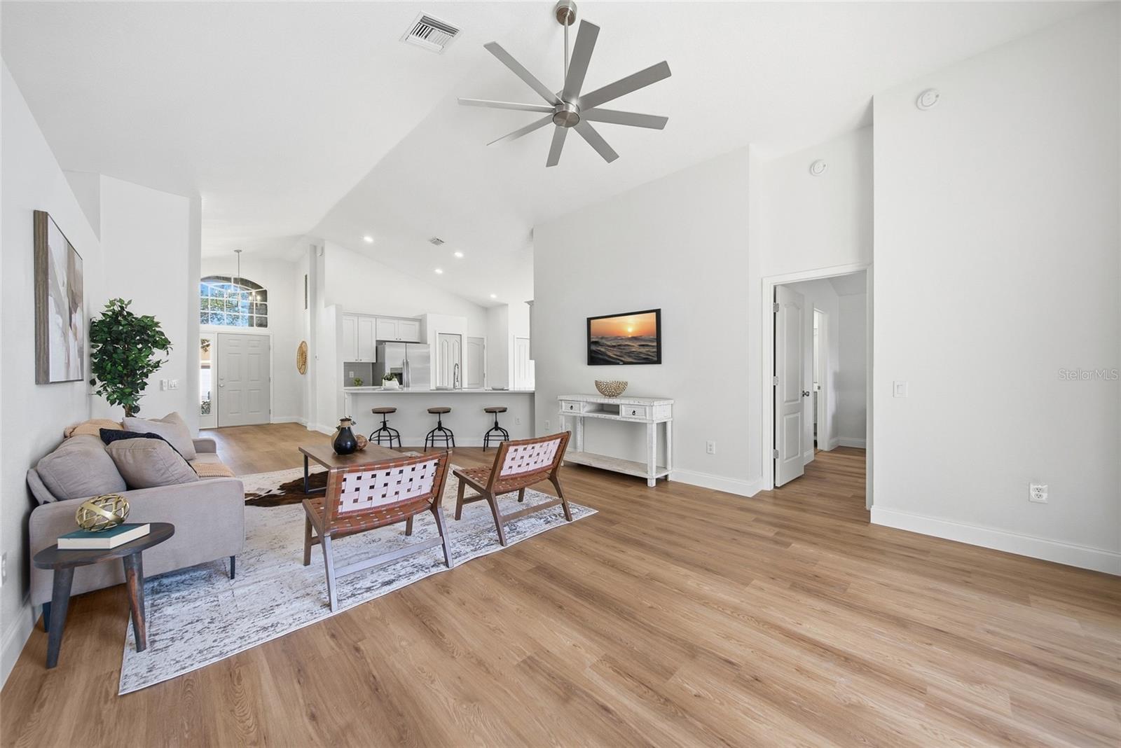 Listing photo id 5 for 29430 Sea Dahlia Pass