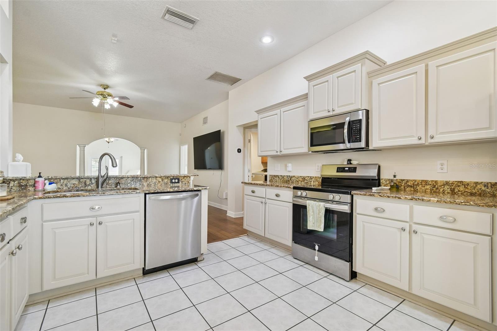 Image 10 of 45 For 627 Tuscanny Street