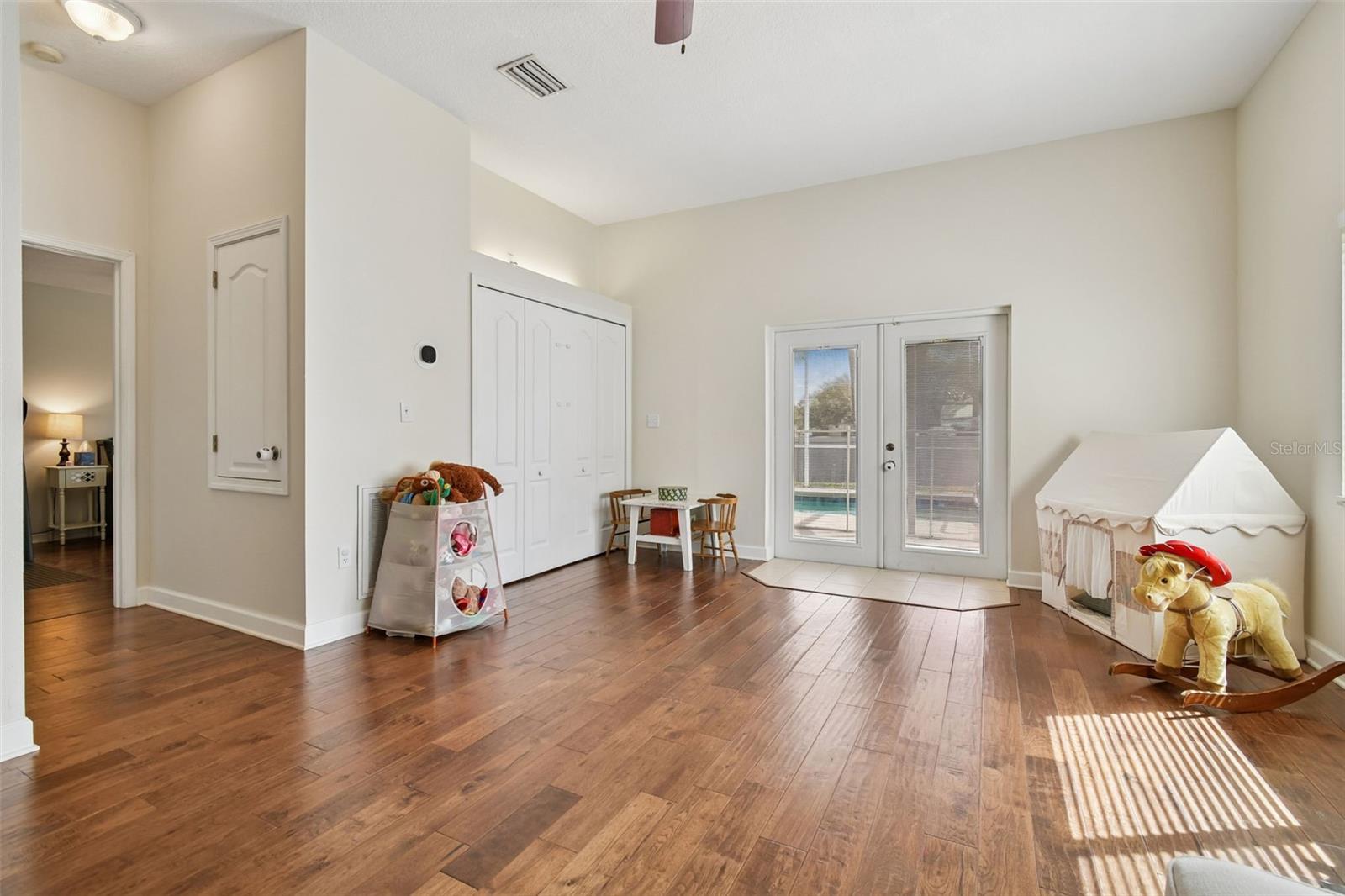 Image 18 of 45 For 627 Tuscanny Street