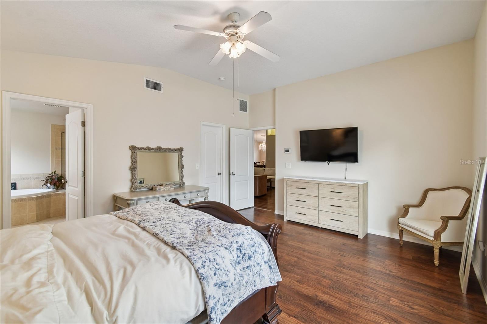 Image 31 of 45 For 627 Tuscanny Street