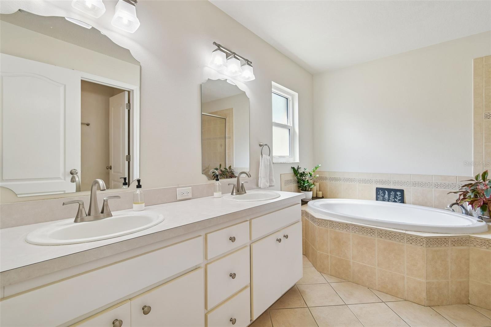 Image 32 of 45 For 627 Tuscanny Street