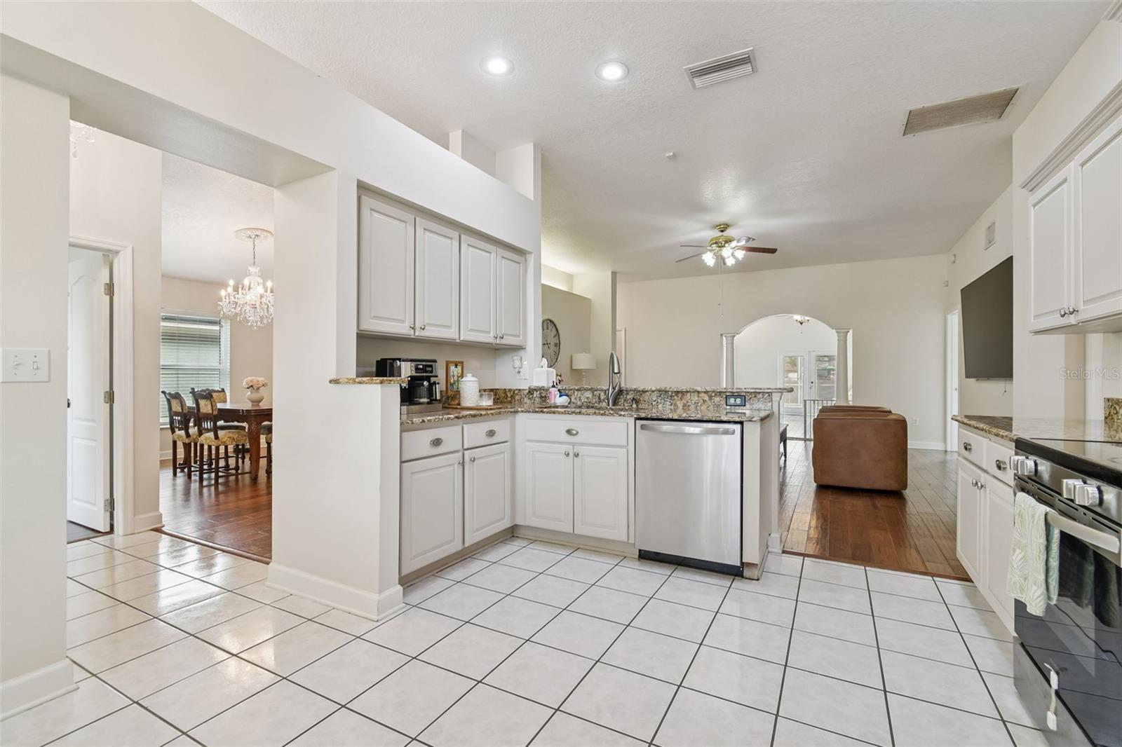 Image 9 of 45 For 627 Tuscanny Street