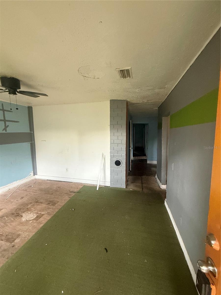 Listing photo id 9 for 9212 Brooks Street