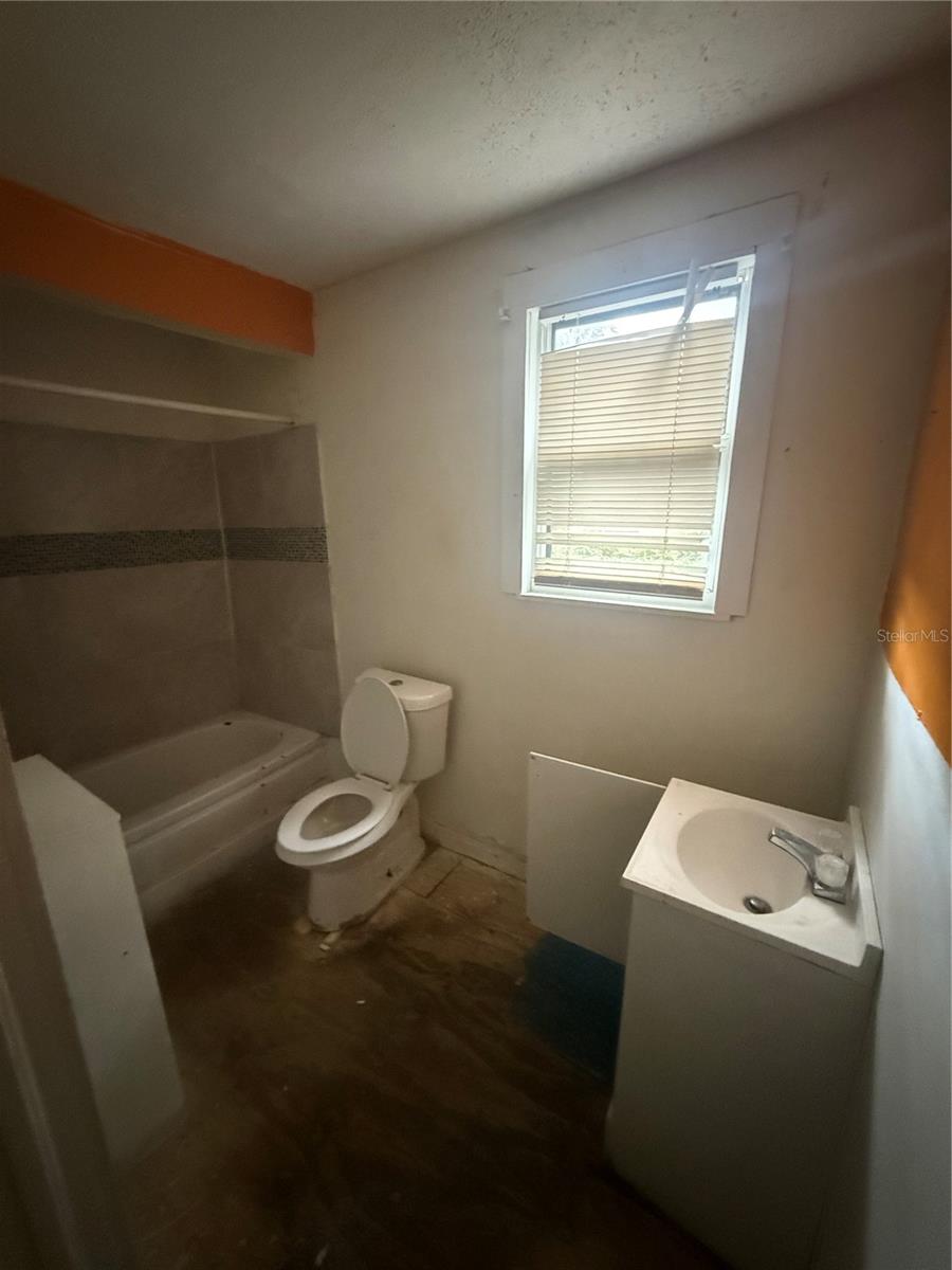 Listing photo id 11 for 9212 Brooks Street