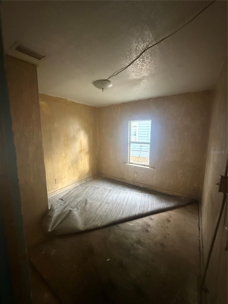 Listing photo id 12 for 9212 Brooks Street