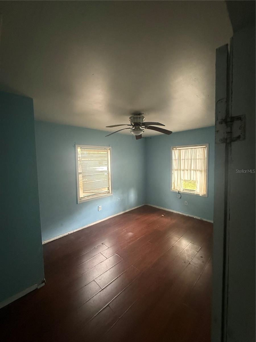 Listing photo id 15 for 9212 Brooks Street