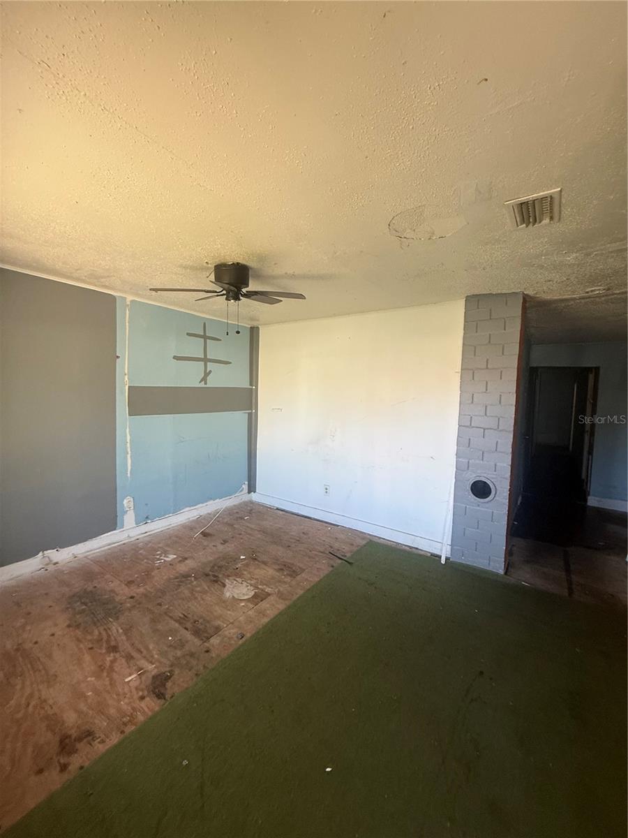 Listing photo id 1 for 9212 Brooks Street