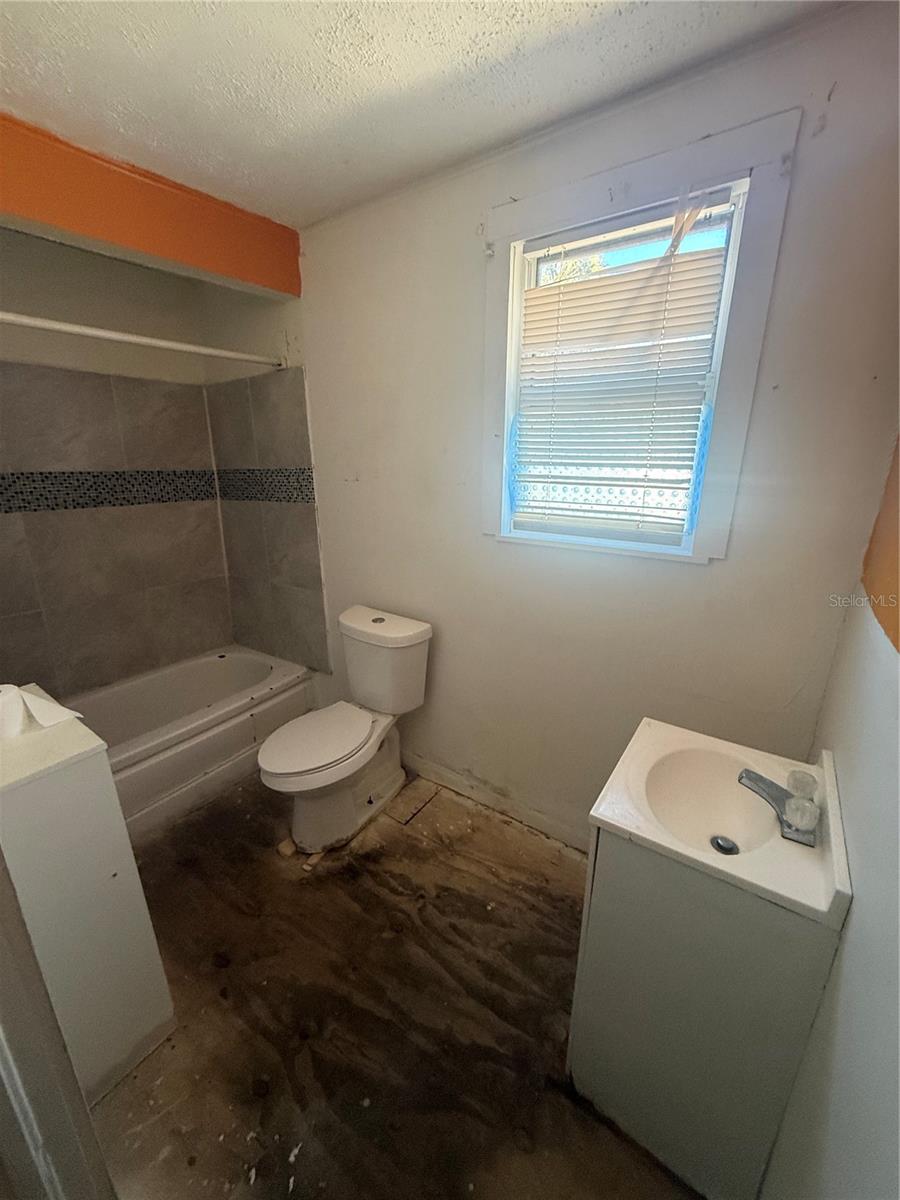 Listing photo id 3 for 9212 Brooks Street