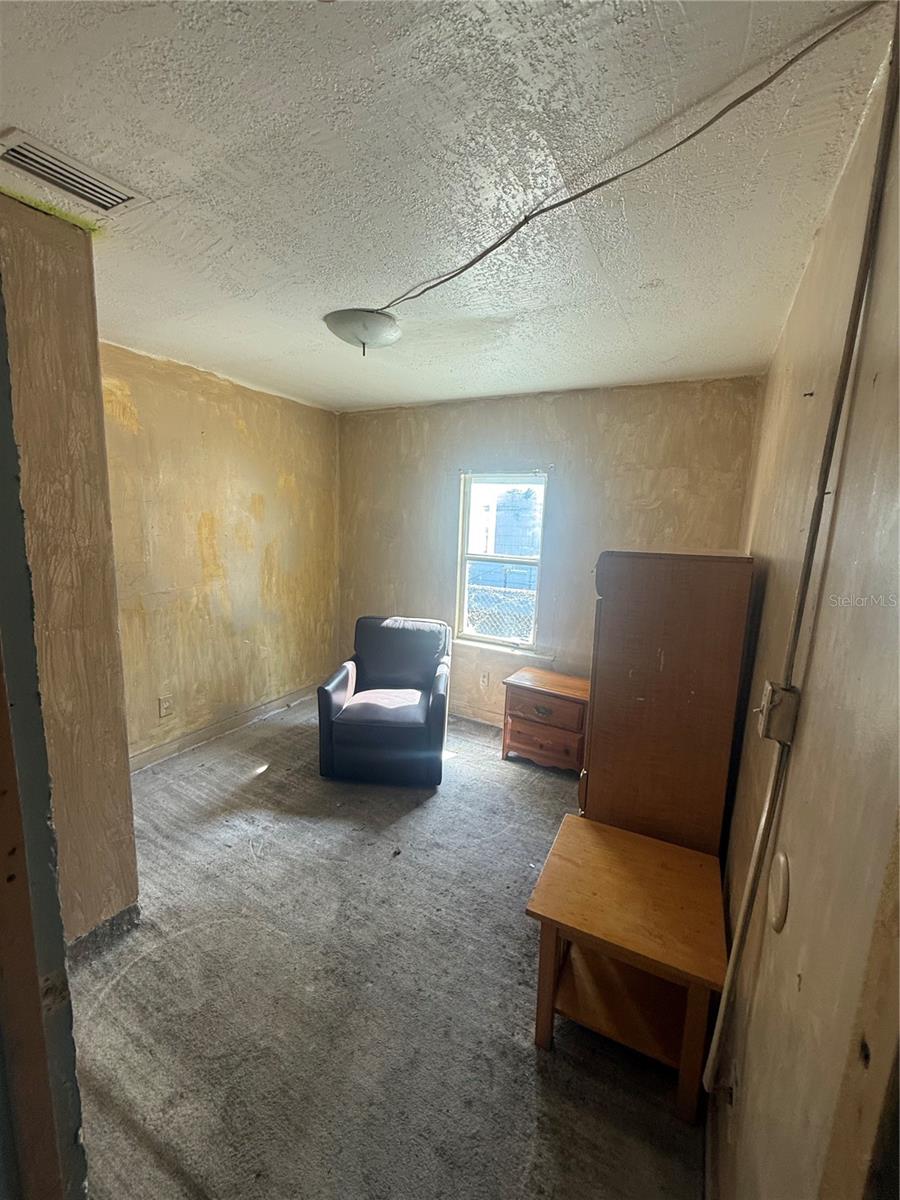 Listing photo id 4 for 9212 Brooks Street