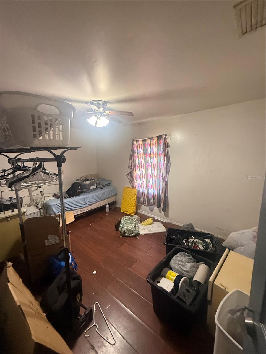 Listing photo id 5 for 9212 Brooks Street