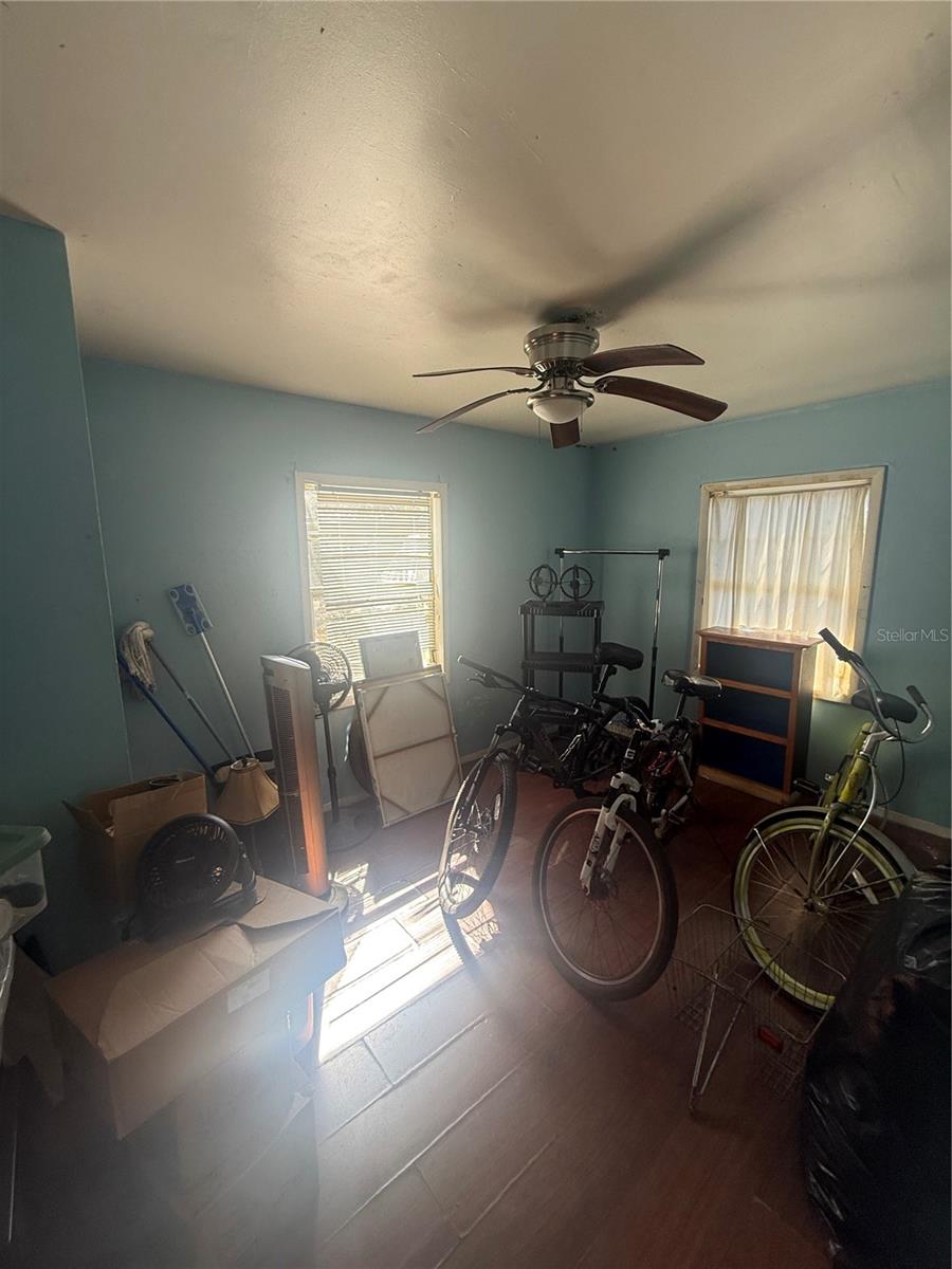 Listing photo id 7 for 9212 Brooks Street