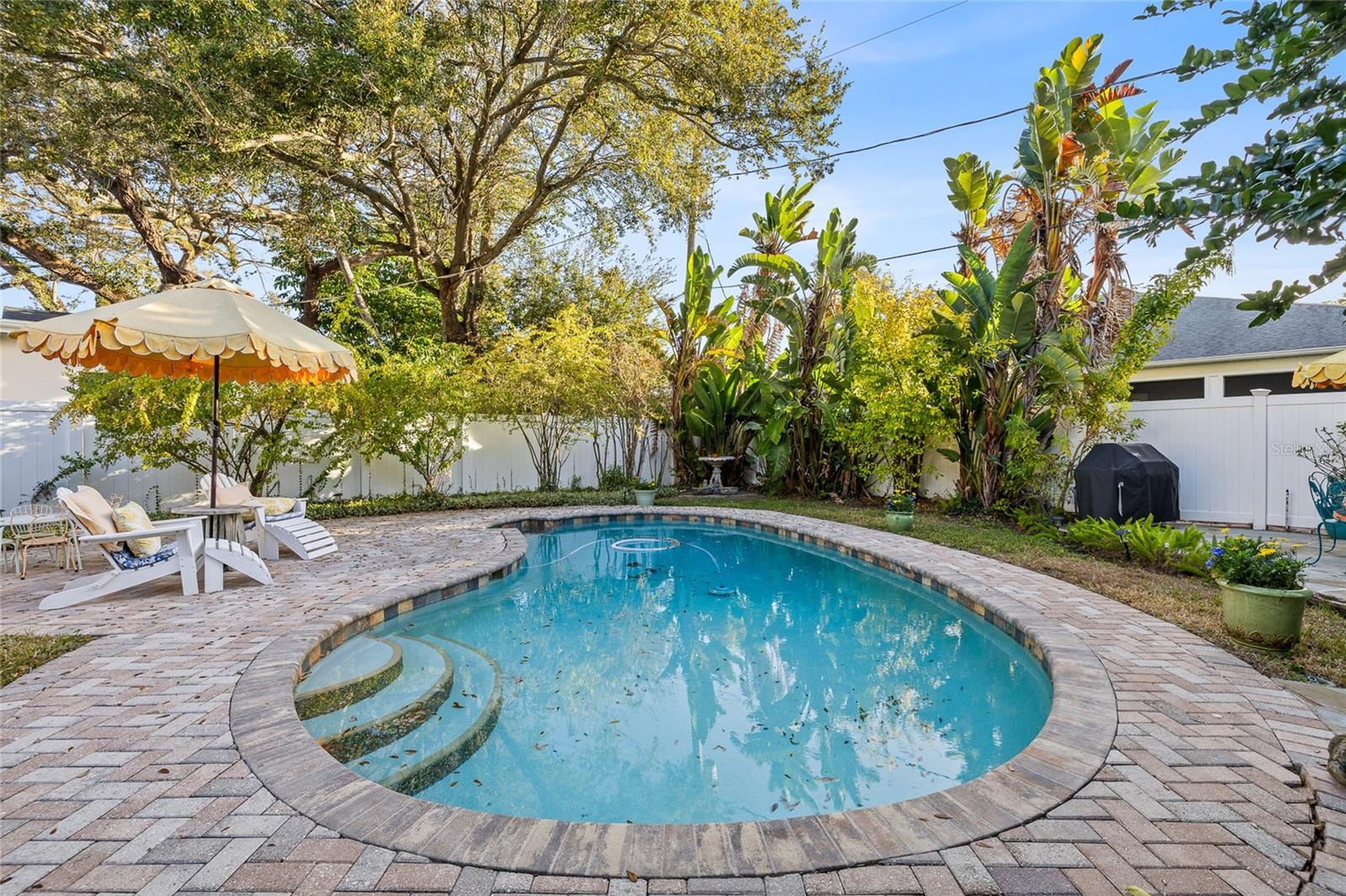 Listing photo id 1 for 212 Coolidge Avenue