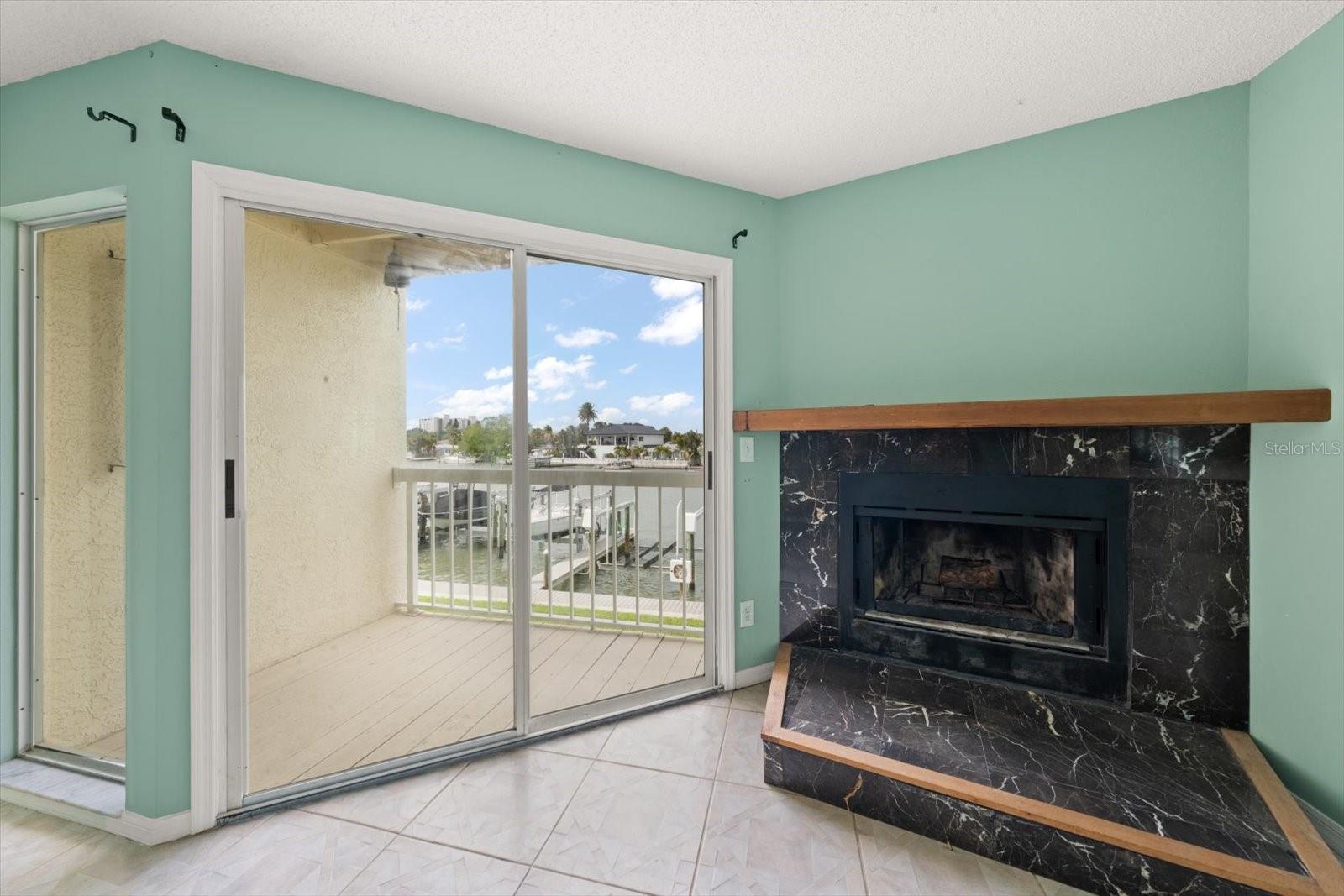 Listing photo id 9 for 124 Marcdale Boulevard