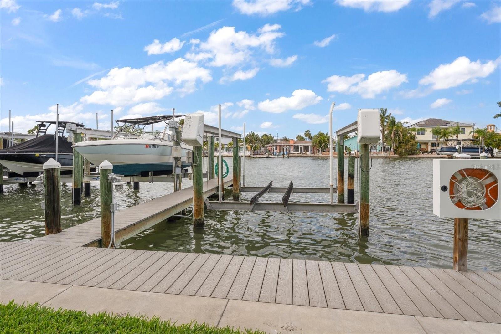 Listing photo id 13 for 124 Marcdale Boulevard