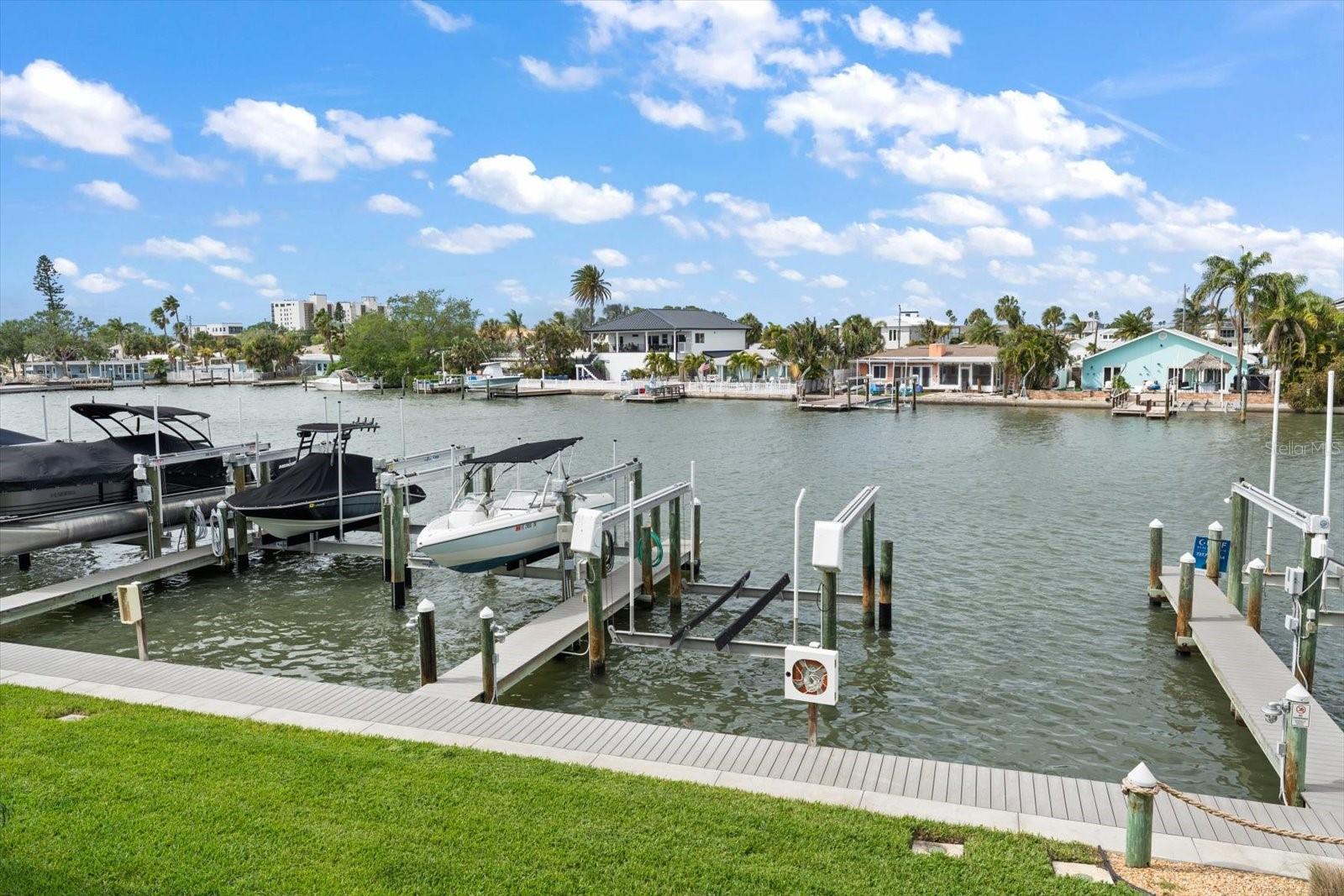 Listing photo id 15 for 124 Marcdale Boulevard