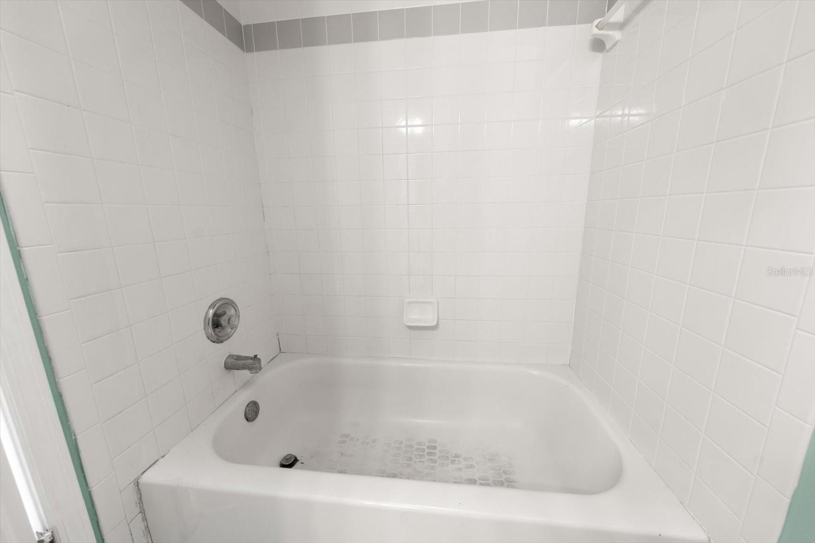 Listing photo id 18 for 124 Marcdale Boulevard