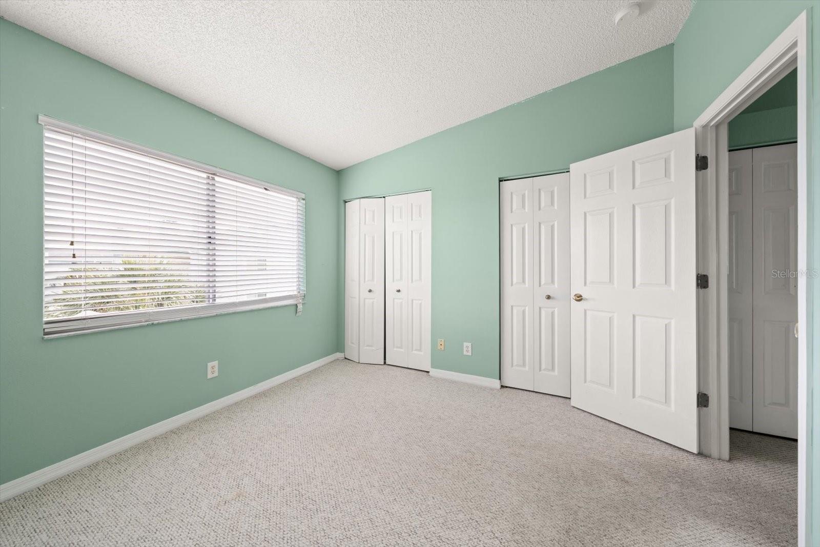 Listing photo id 19 for 124 Marcdale Boulevard