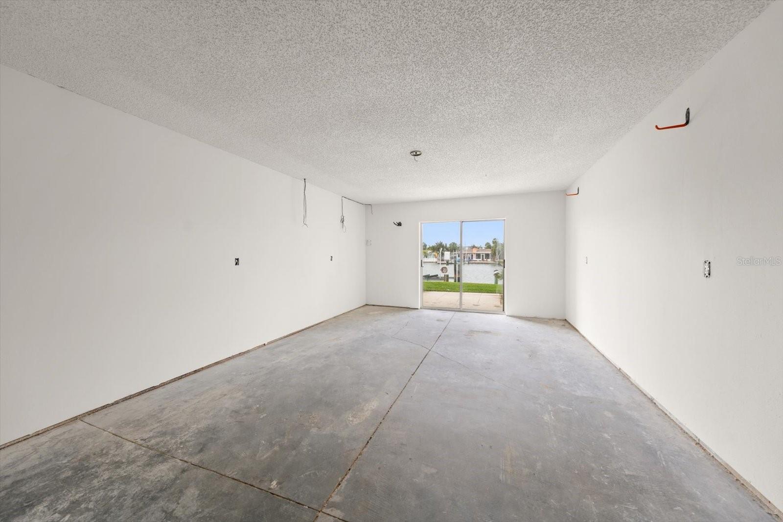 Listing photo id 21 for 124 Marcdale Boulevard