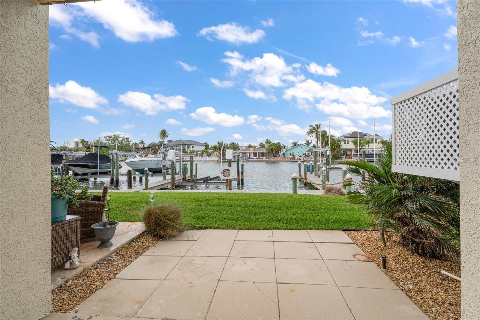 Listing photo id 1 for 124 Marcdale Boulevard