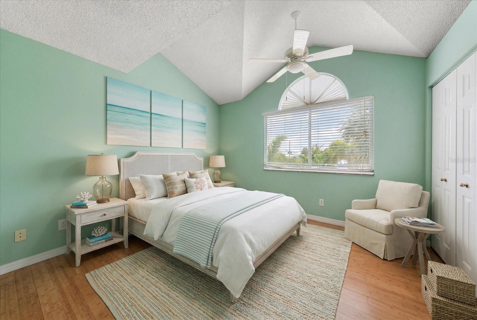 Listing photo id 31 for 124 Marcdale Boulevard