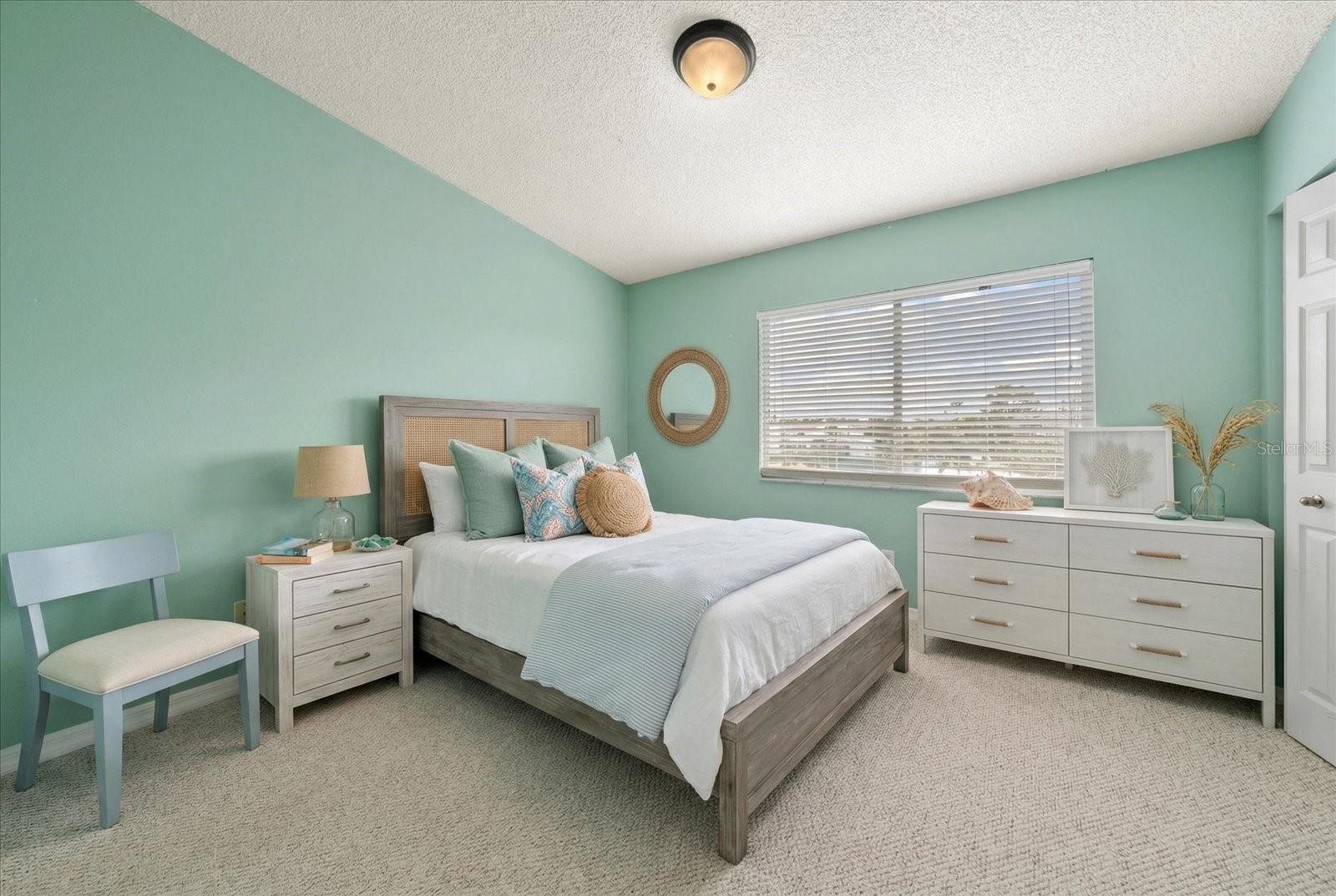 Listing photo id 32 for 124 Marcdale Boulevard