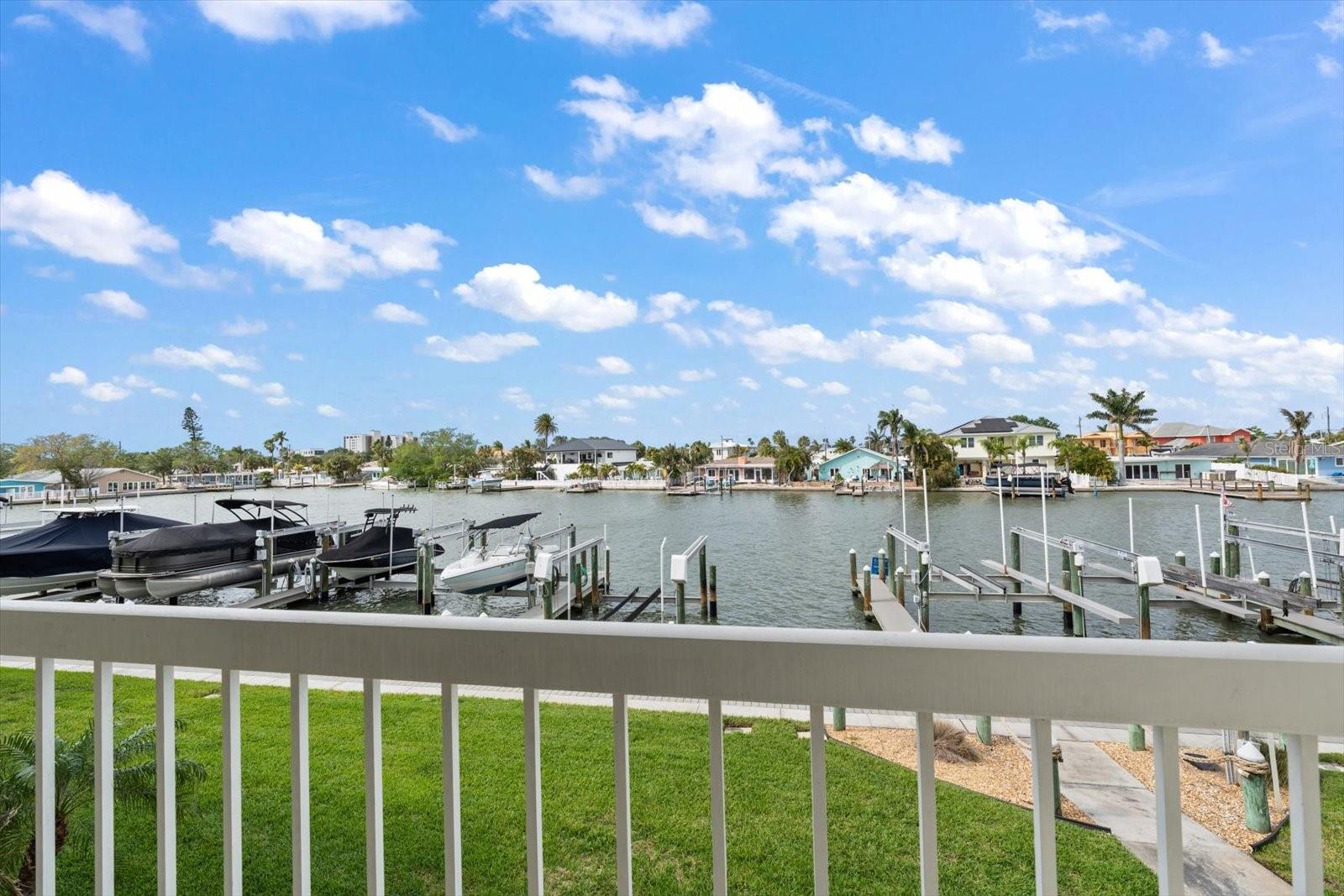 Listing photo id 35 for 124 Marcdale Boulevard